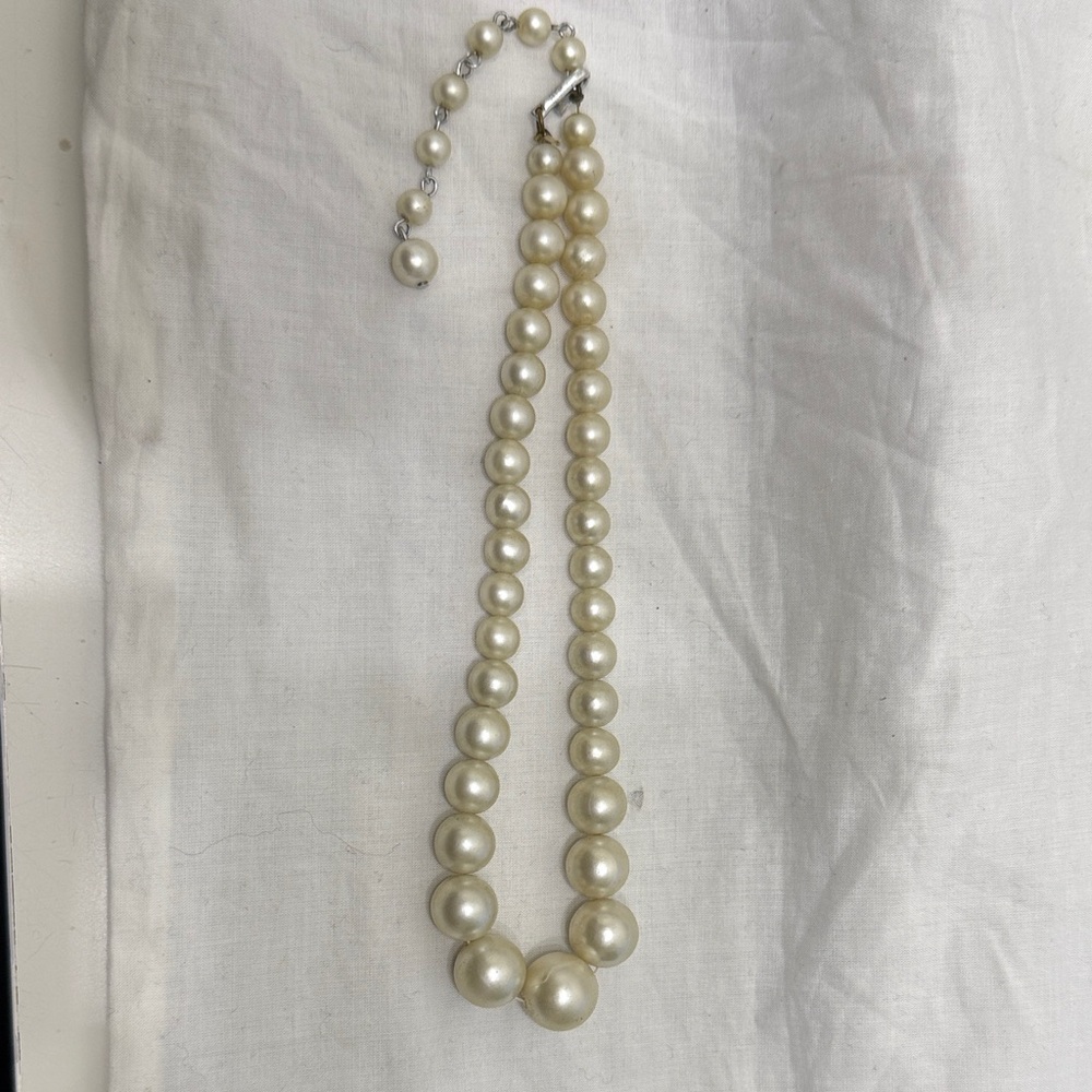 Vintage pearl choker necklace 12” w/3” extender.